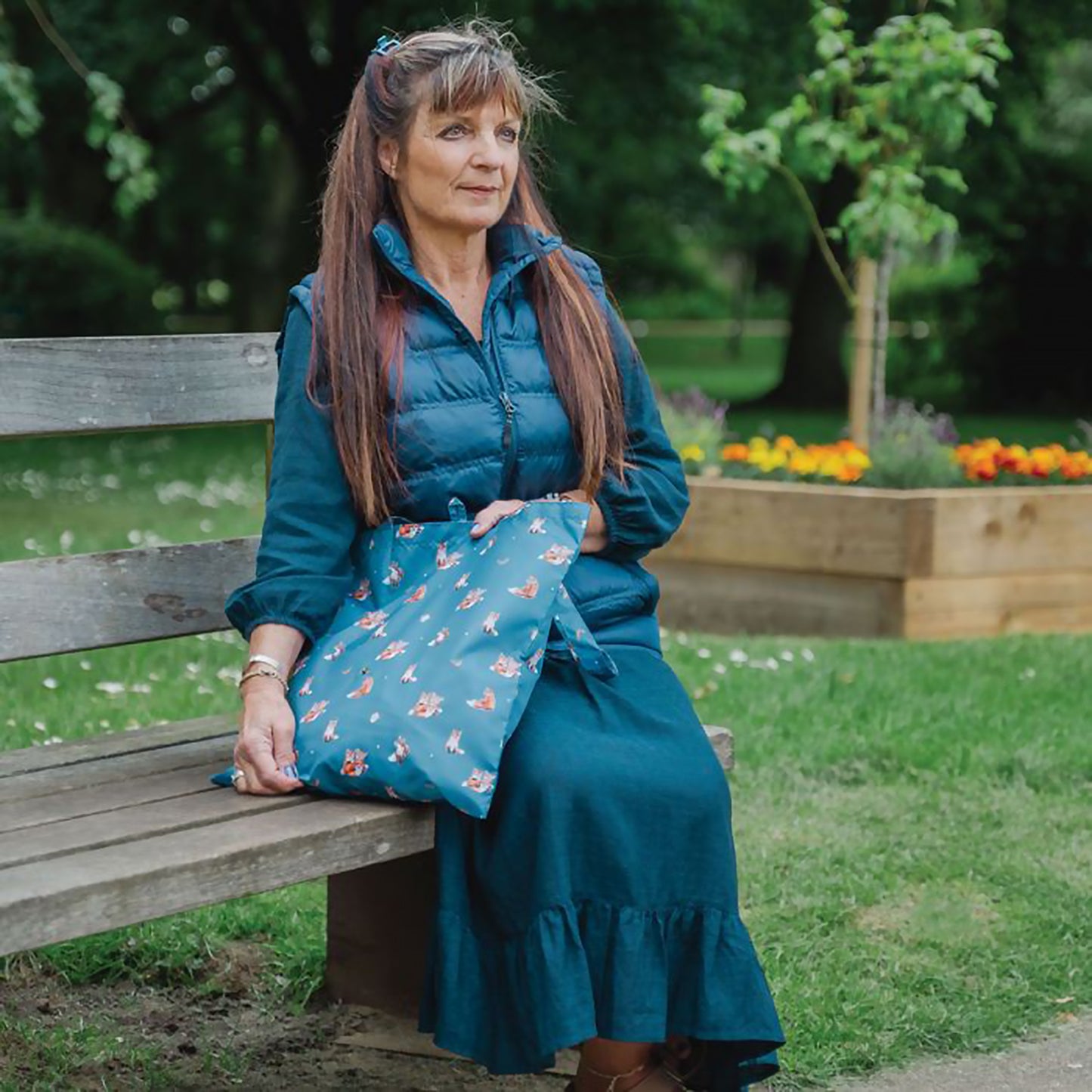 Model with blue shopping tote bag with fox pattern