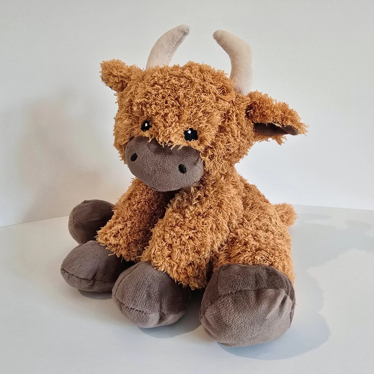 Plush Highland cow toy with microwavable flax-seed head bag insert