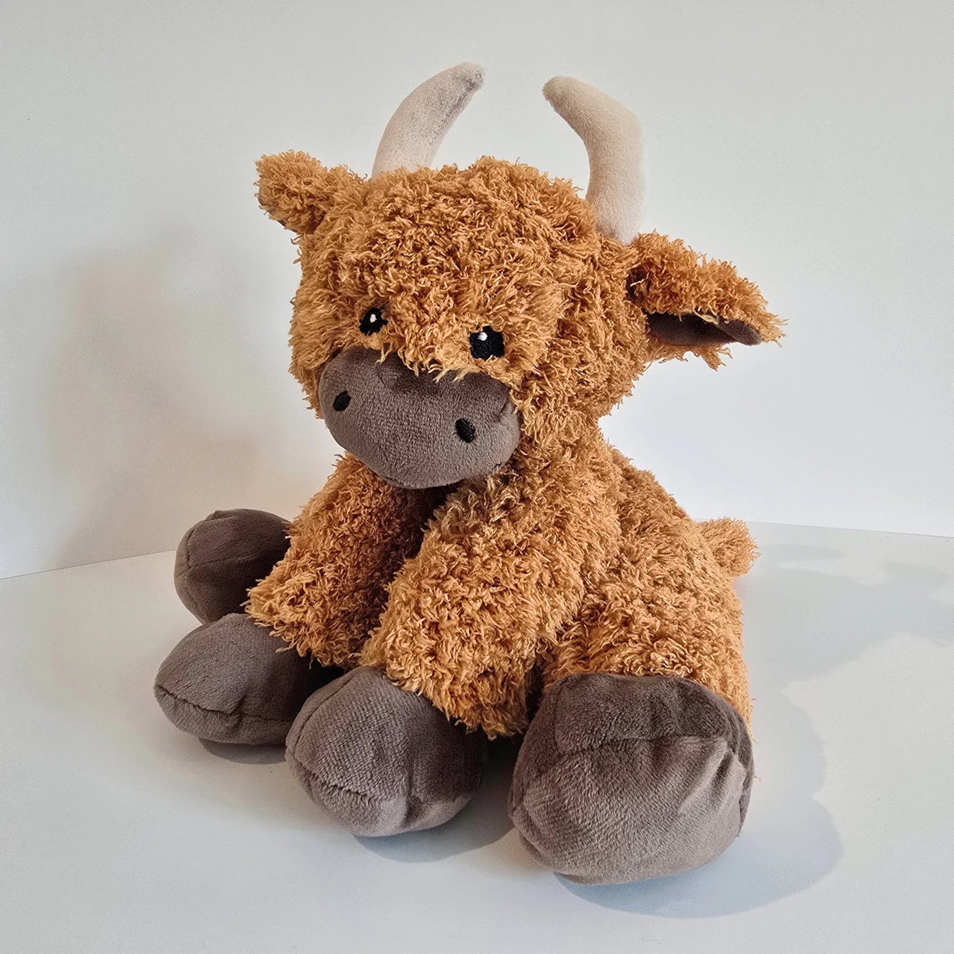 Plush Highland cow toy with microwavable flax-seed head bag insert