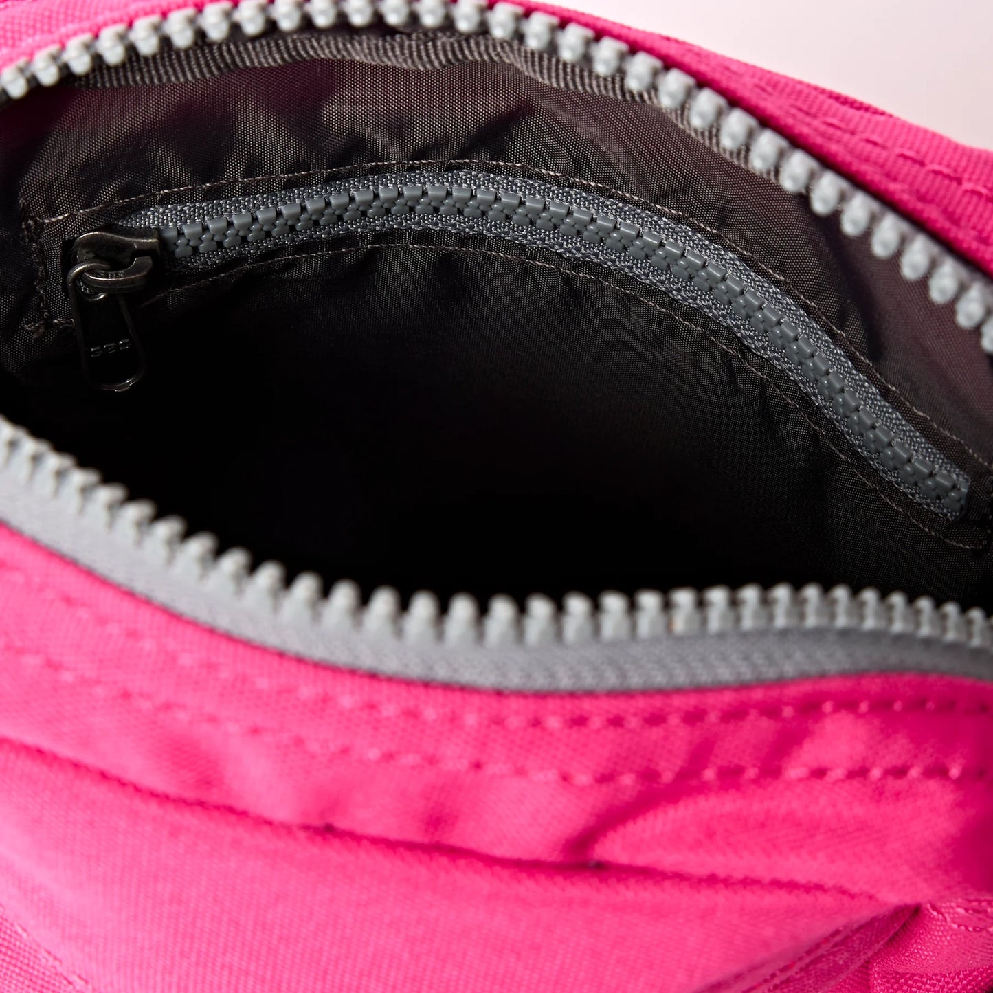 Bond Cross-body Bag in Granita Red