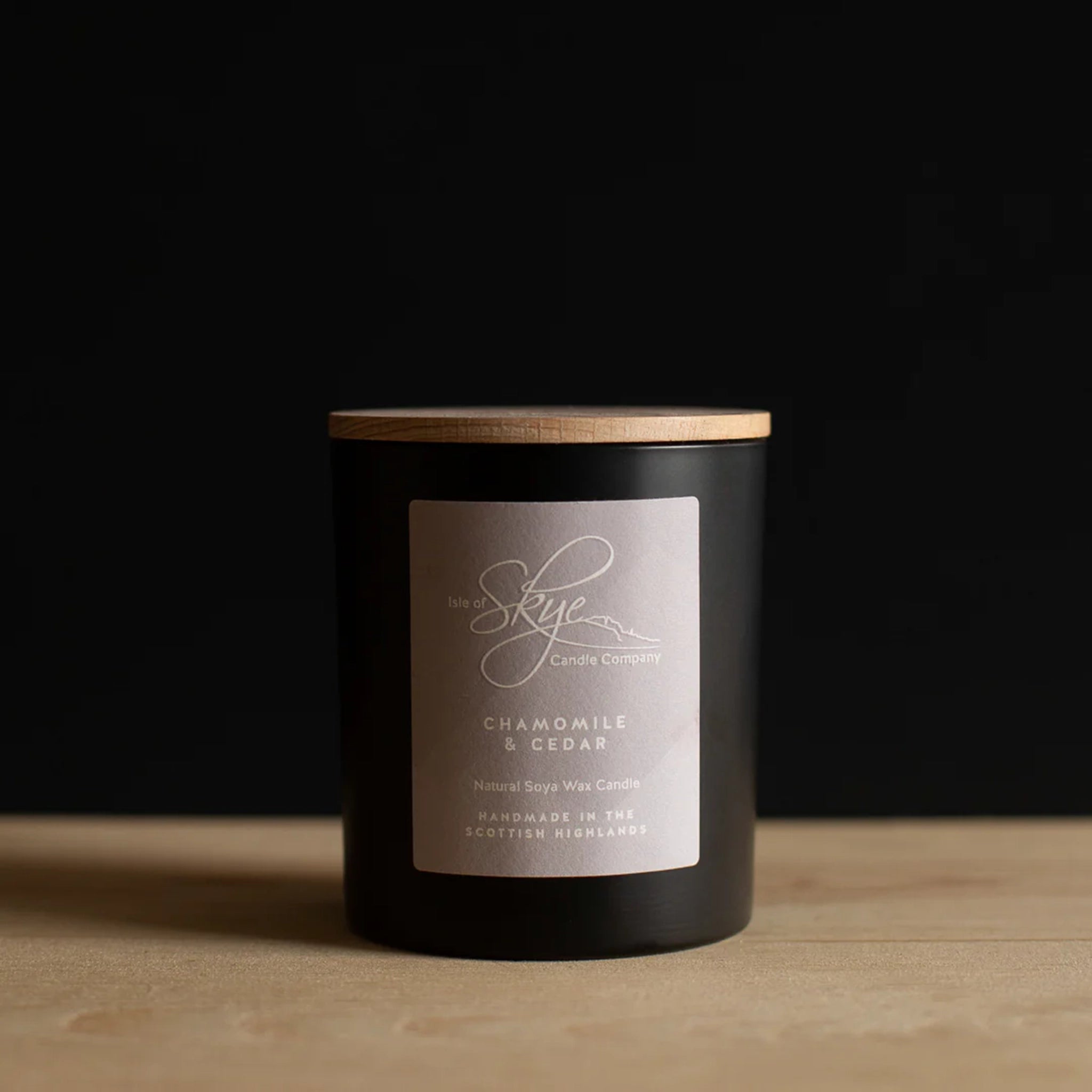 Isle of Skye large tumbler candle in the scent chamomile and cedar