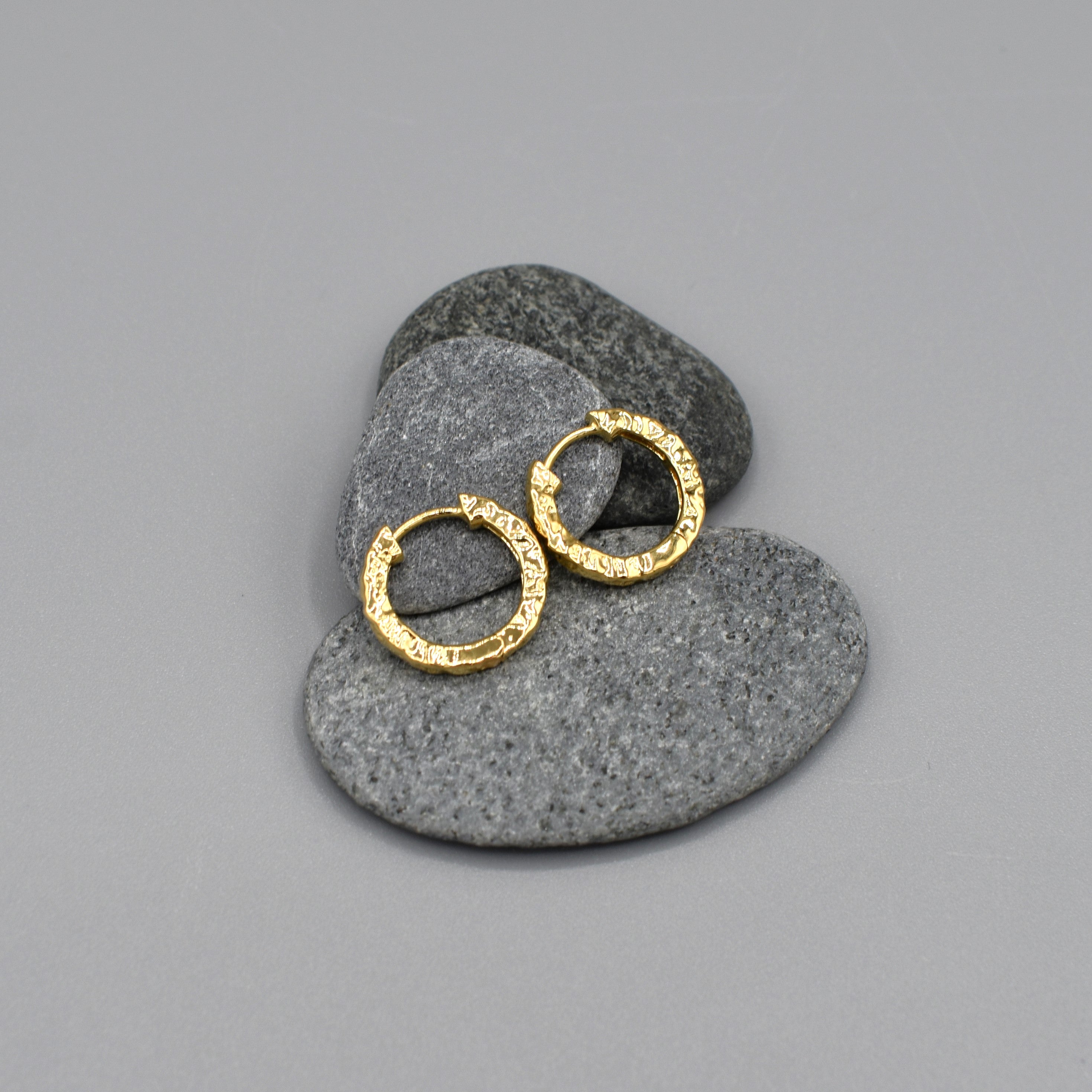 Med Gold Hammered Hoop | Earrings