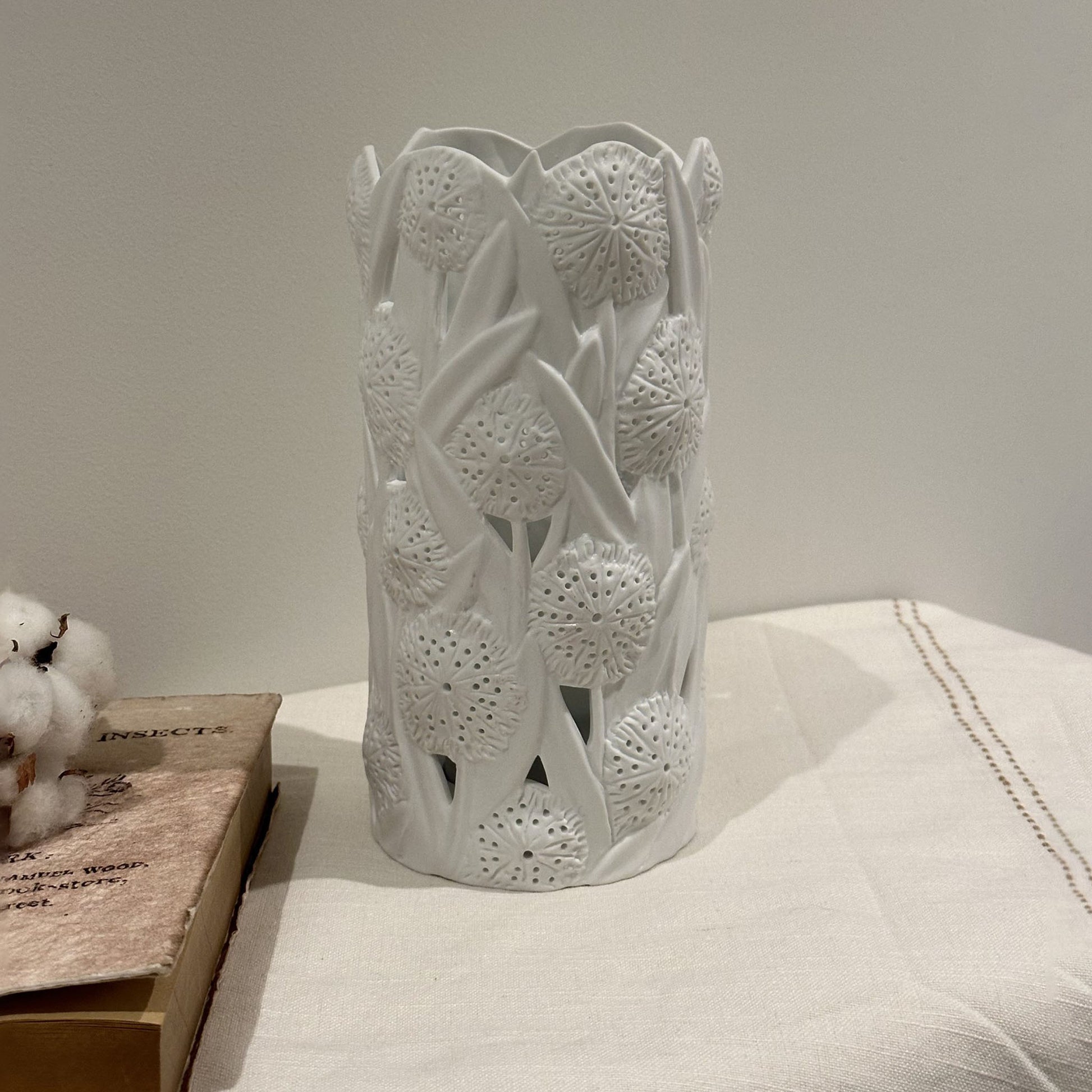 A porcelain lamp with 3D effect dandelion puff design