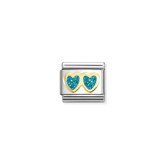 A Nomination link charm featuring gold double hearts in light blue glitter
