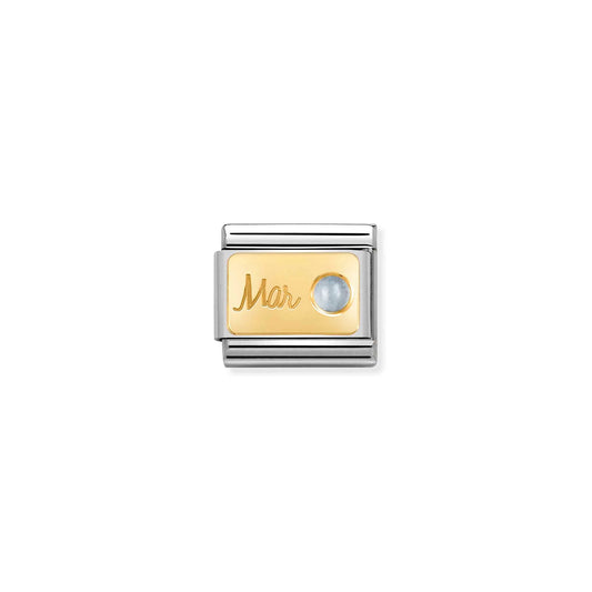 Nomination charm link featuring a gold plaque engraved with 'Mar' and set with a round aquamarine stone