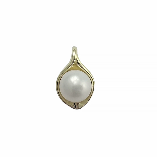 Gold leaf shaped pendant with white freshwater pearl in the centre