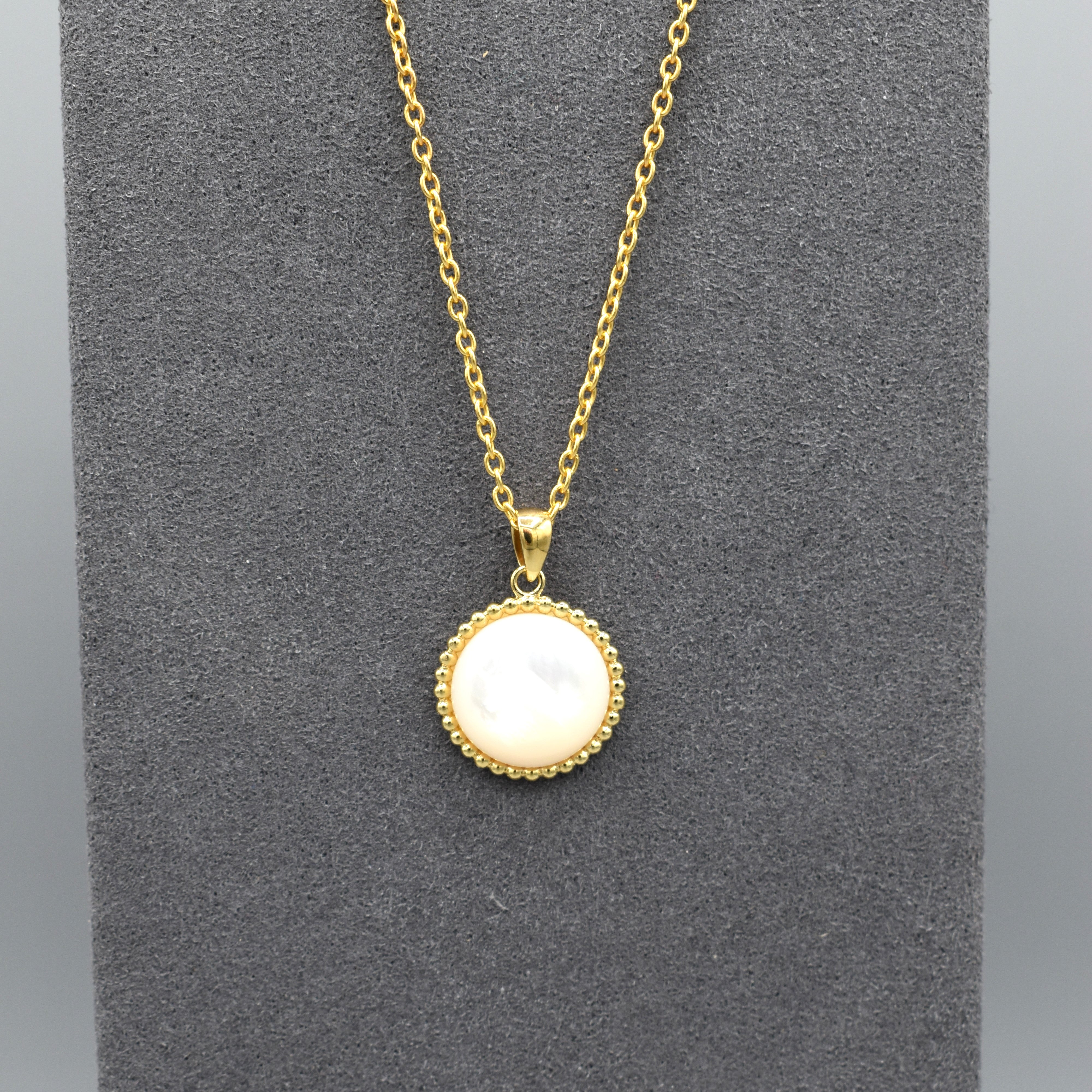 Yellow Gold Round Mother of Pearl Pendant