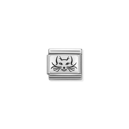 Nomination charm link featuring a silver plaque engraved with an oxidised cat face