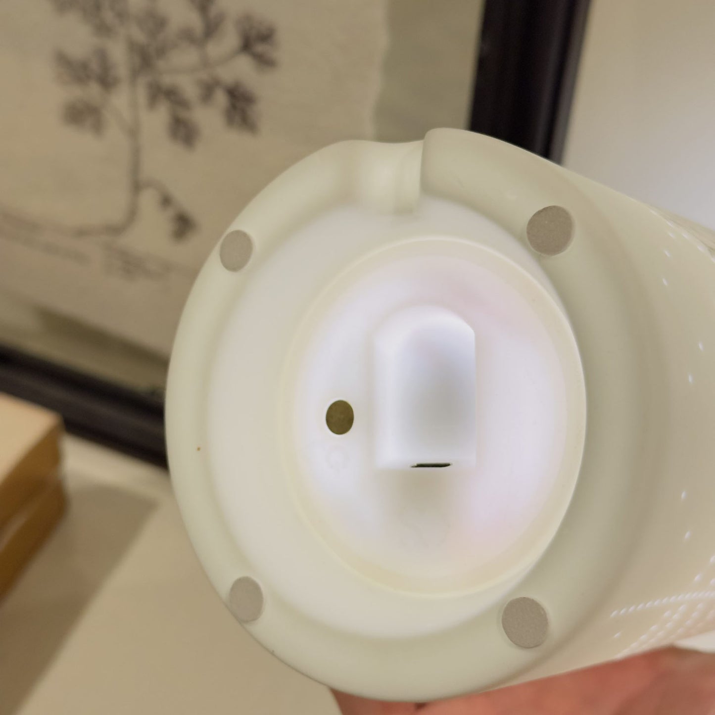 Bottom charge point of rechargeable porcelain light glow lamp