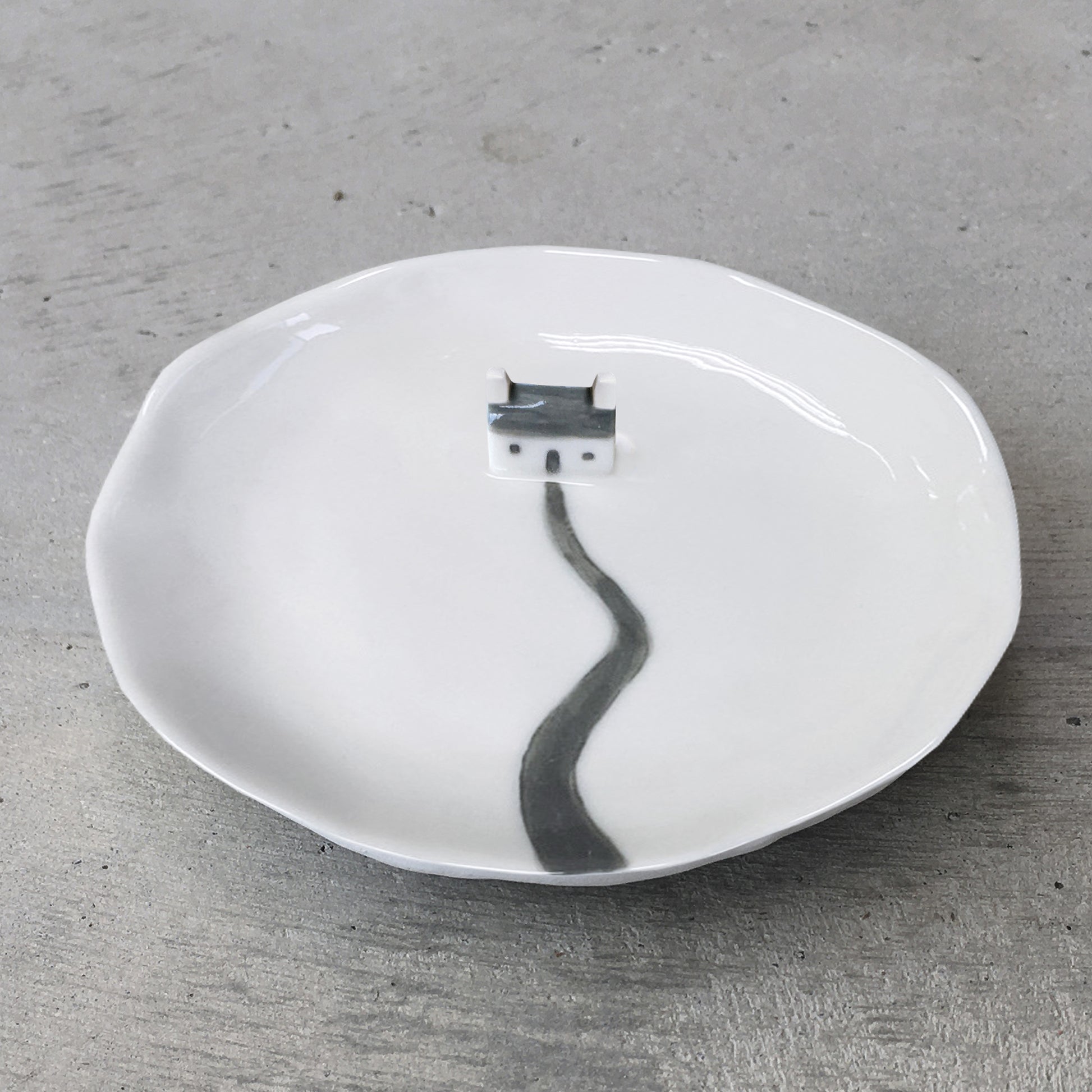 Porcelain Dish House Path - Main Image