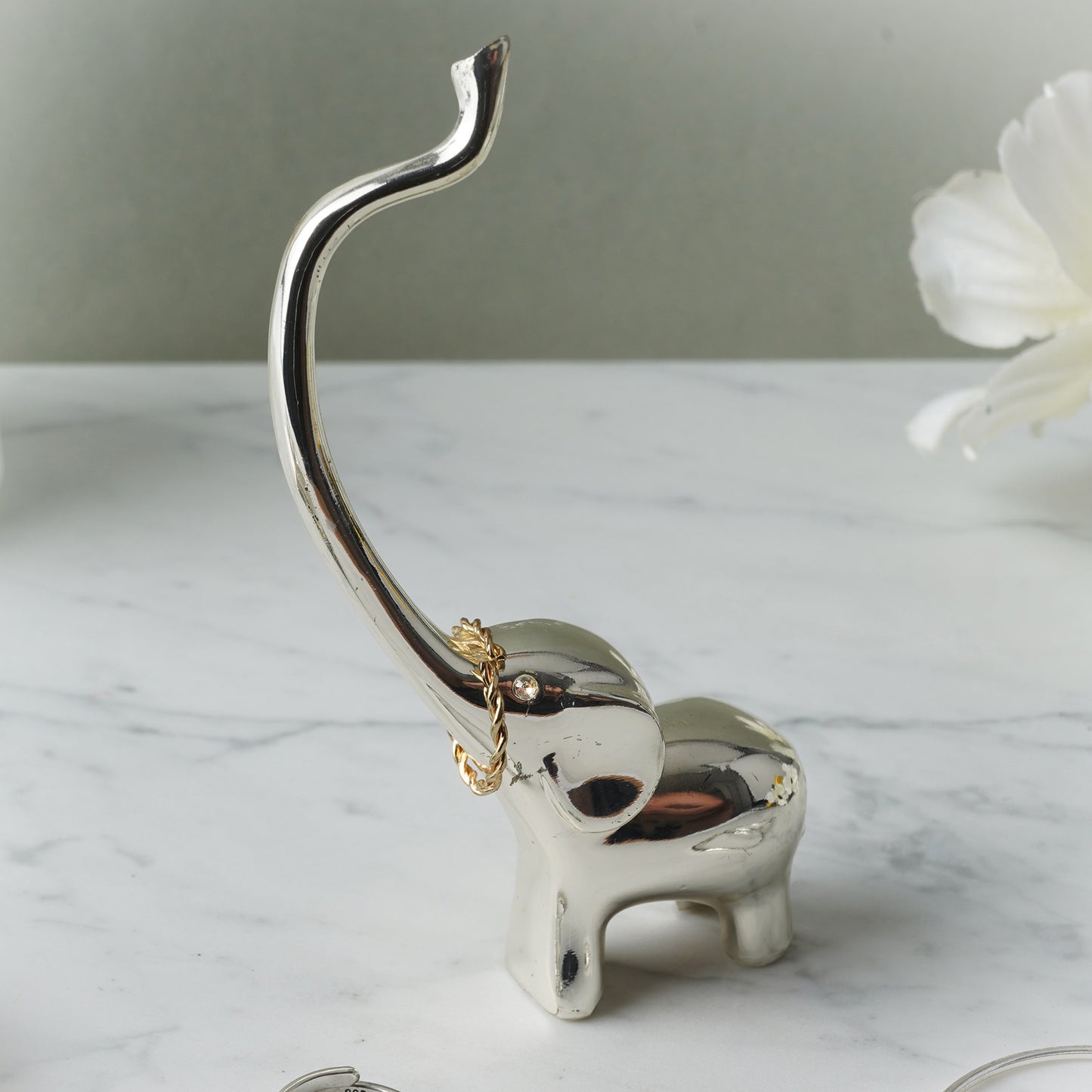 Silver elephant ring holder with jewel eyes 