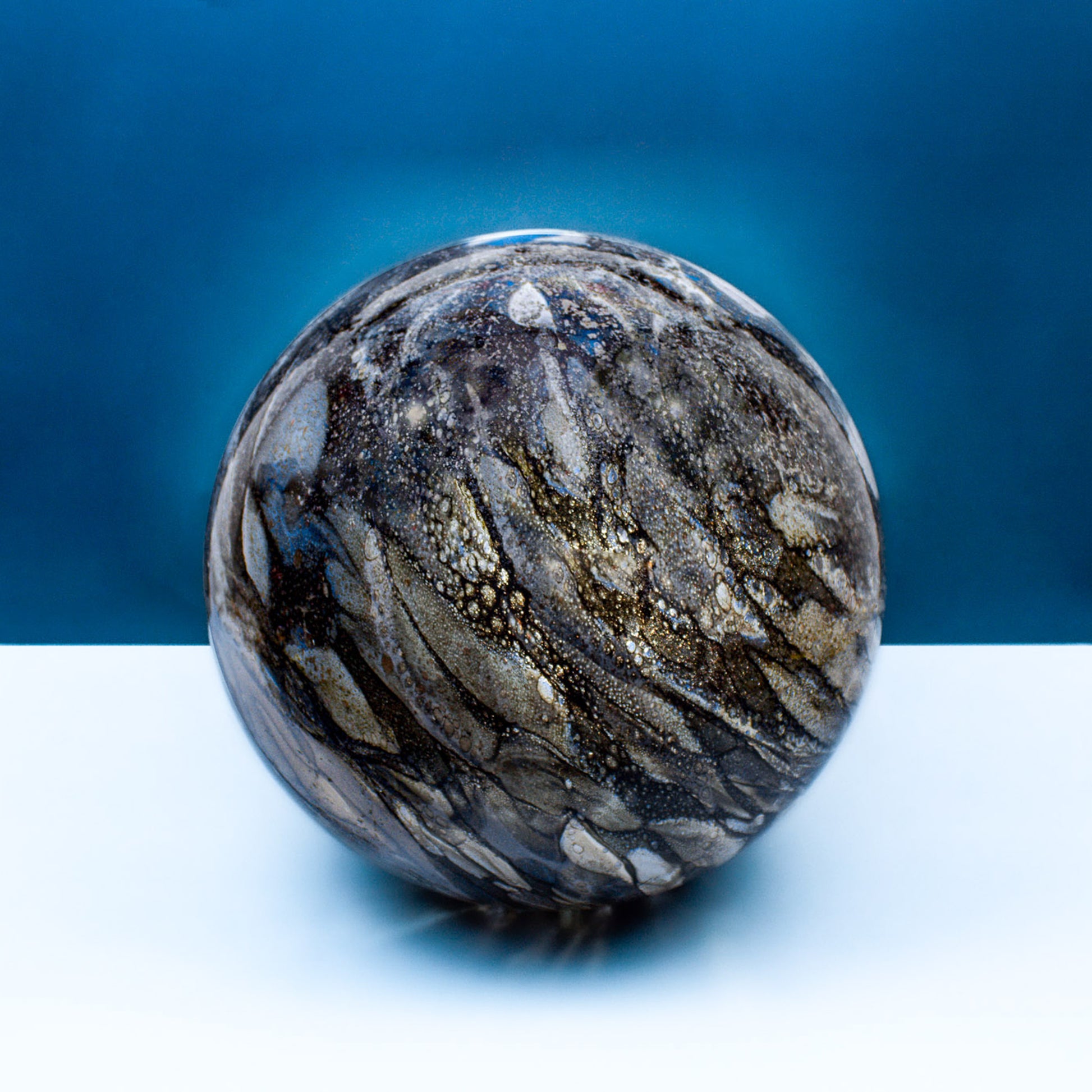 Round glass table light with a smokey quartz design