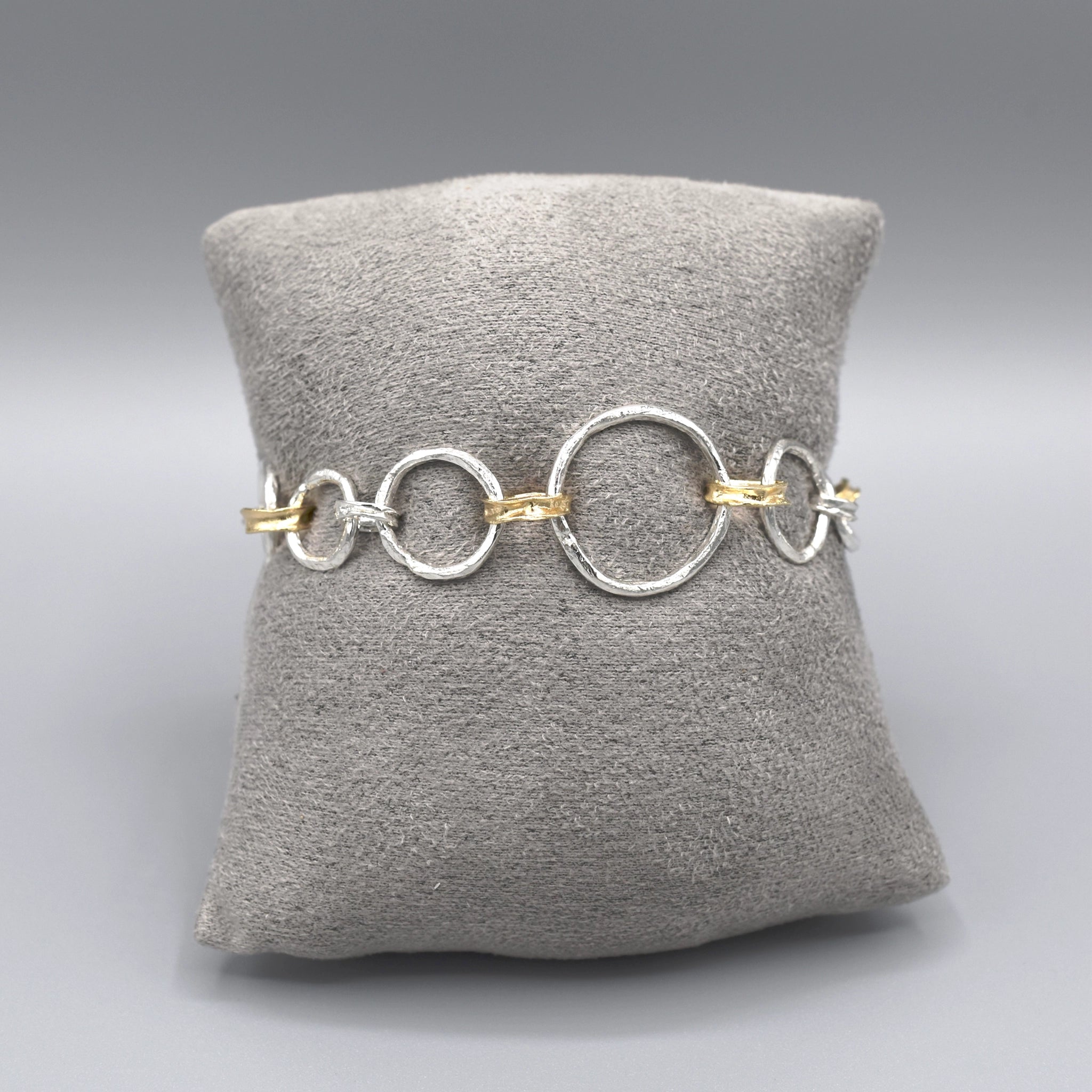 A matt textured linked circles bracelet in silver and gold